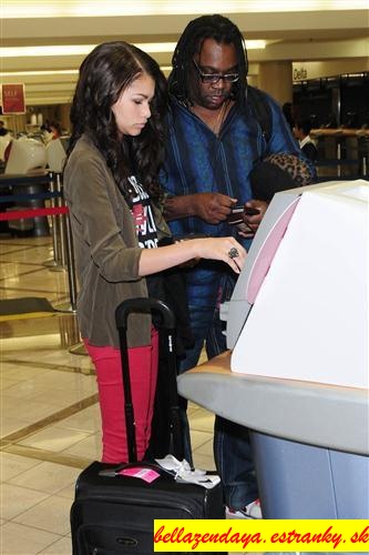 PAPARAZZI (5)