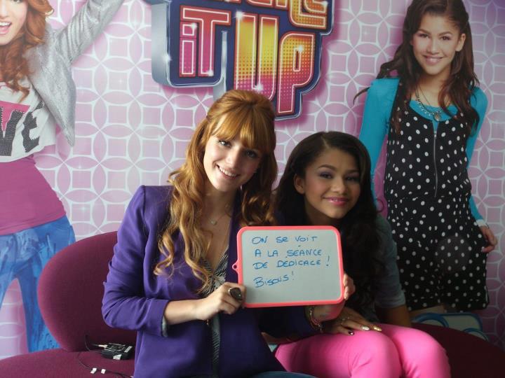 bella & Zendaya - Live Chad (2)