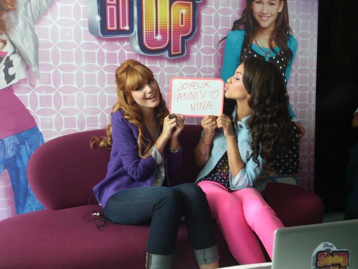 bella & Zendaya - Live Chad (3)