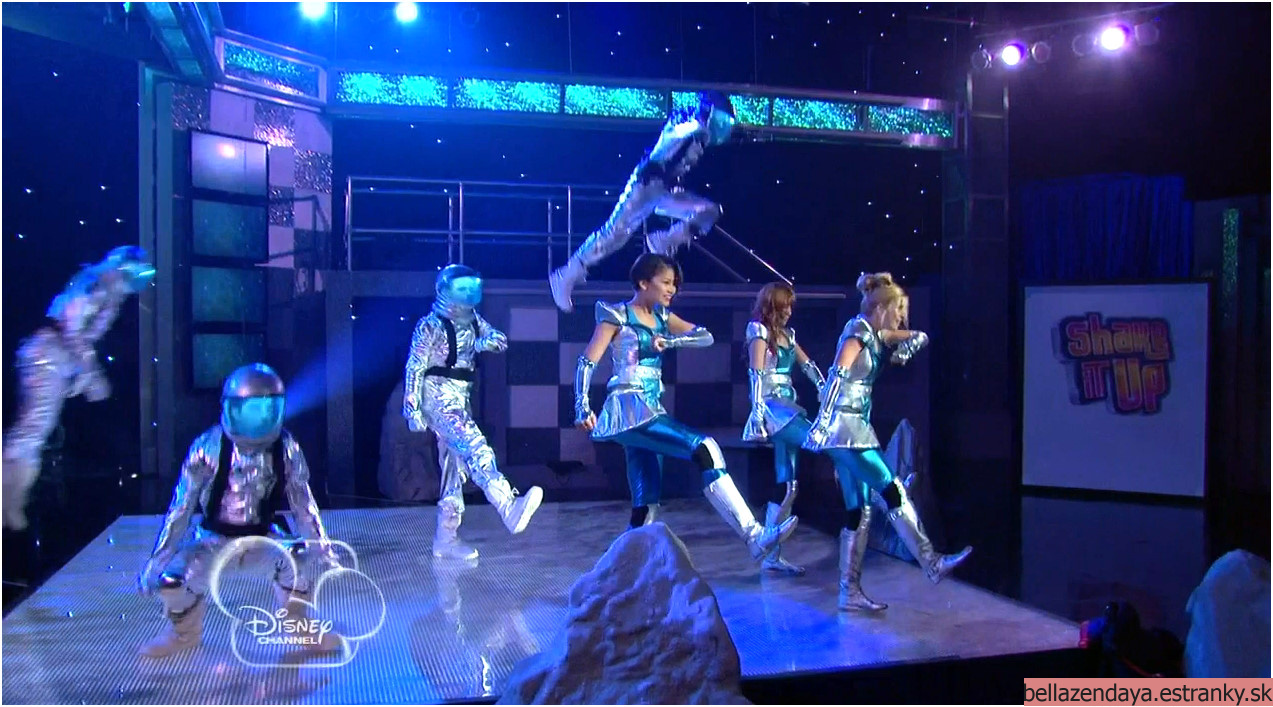 Shake It Up - Tunnel It Up (52)